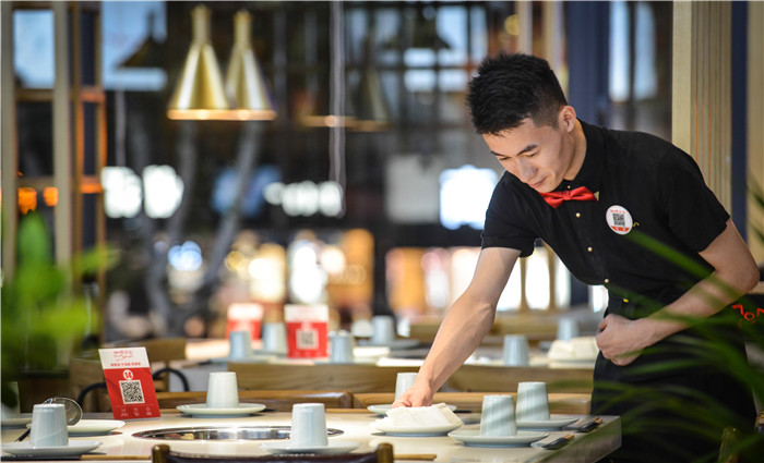 如何为火锅加盟店客户提供超越期待的服务？